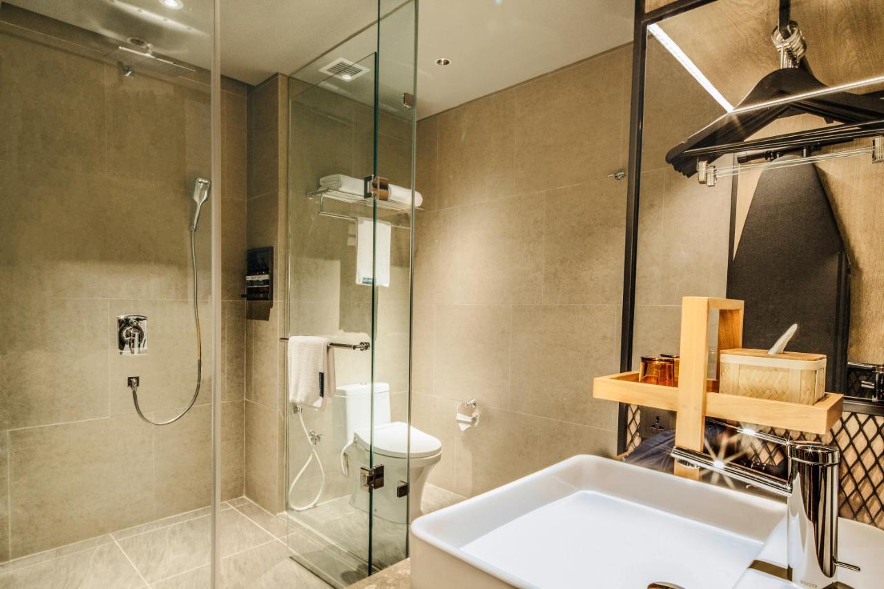 The Botanica Sanctuary Hotell Puncak Exteriör bild A bathroom in a hotel