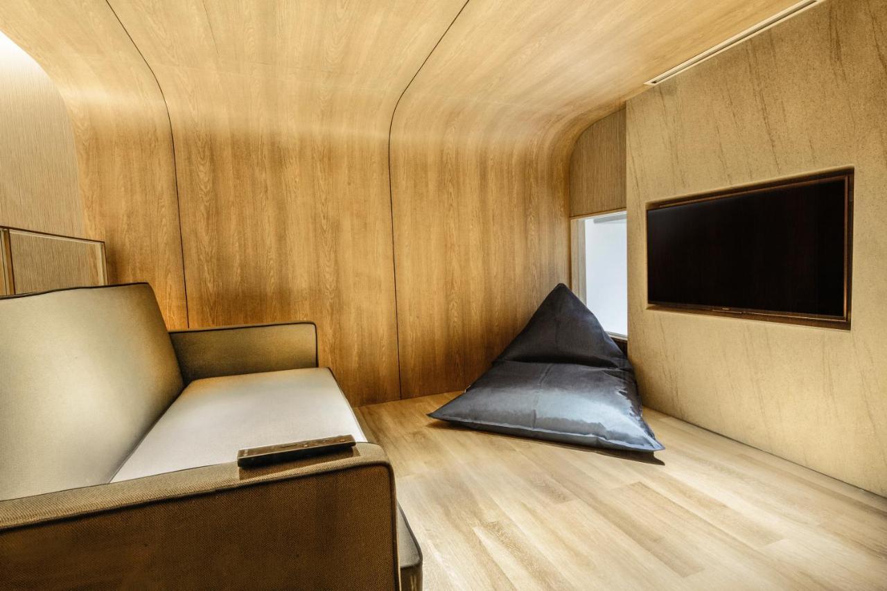 The Botanica Sanctuary Hotell Puncak Exteriör bild Interior of a capsule hotel