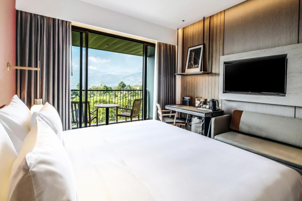 The Botanica Sanctuary Hotell Puncak Exteriör bild Deluxe Room