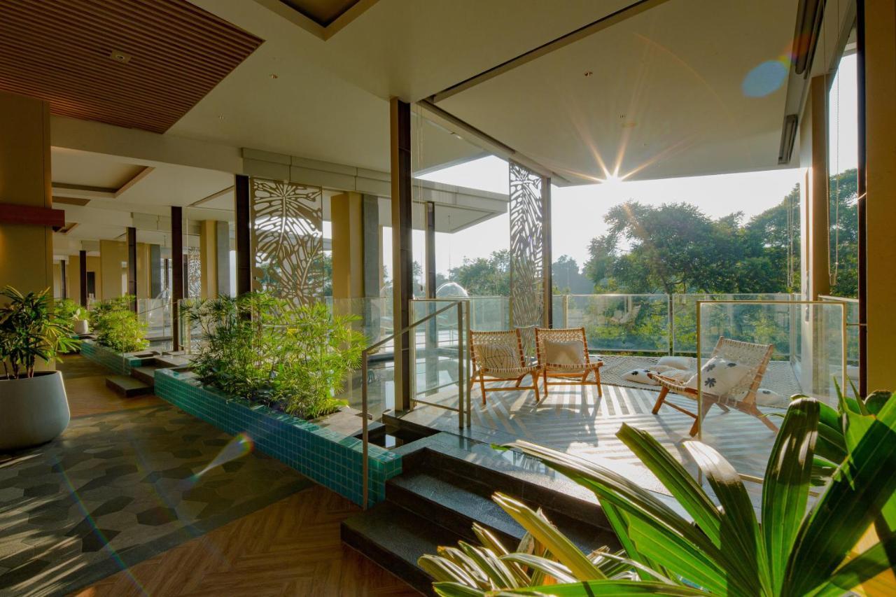 The Botanica Sanctuary Hotell Puncak Exteriör bild The interior of the hotel