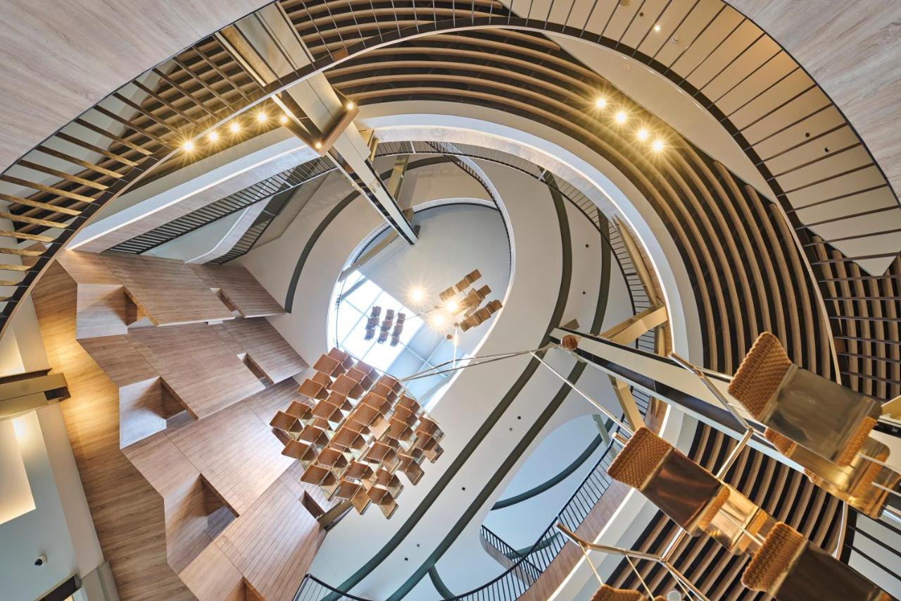 The Botanica Sanctuary Hotell Puncak Exteriör bild The staircase