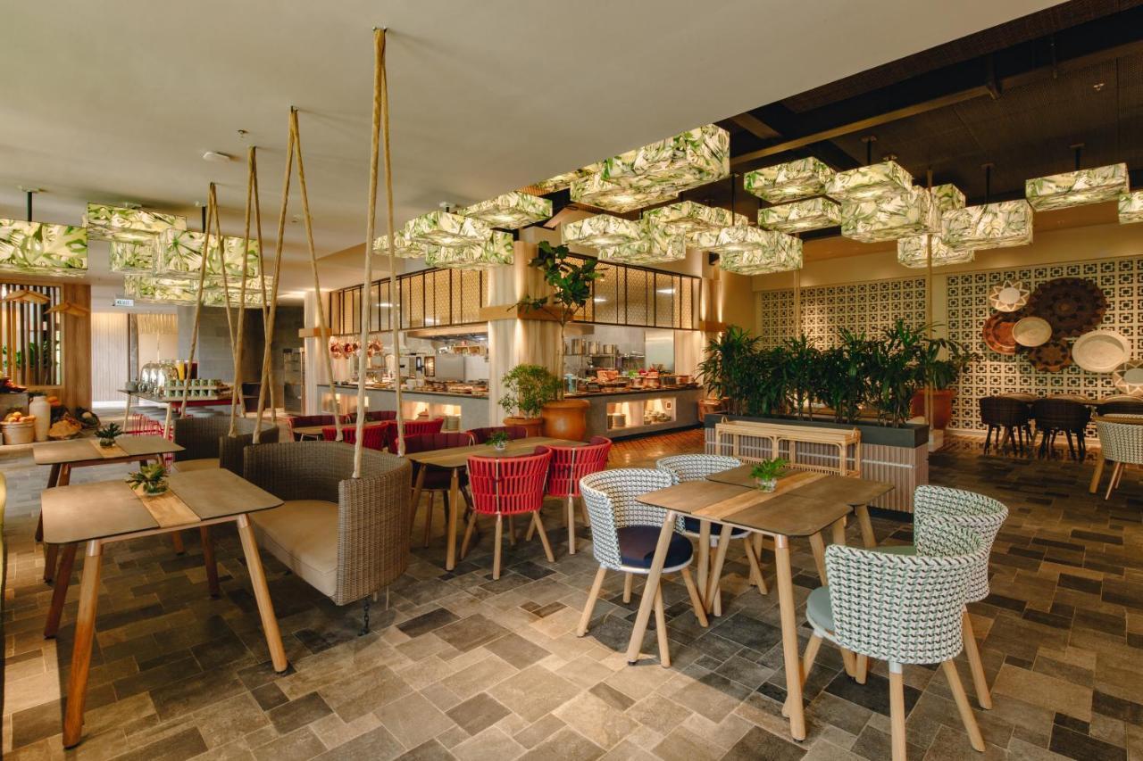 The Botanica Sanctuary Hotell Puncak Exteriör bild The interior of the restaurant