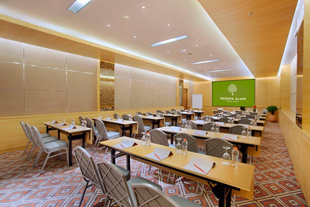 The Botanica Sanctuary Hotell Puncak Exteriör bild Meeting room