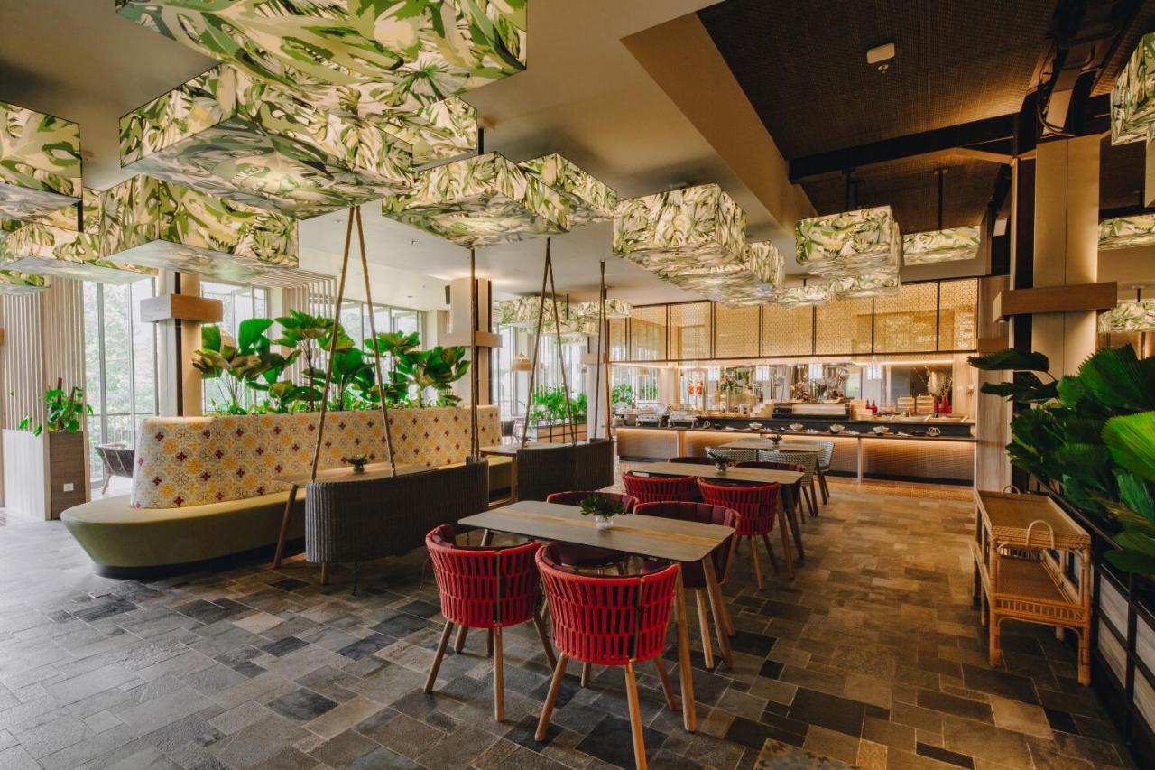The Botanica Sanctuary Hotell Puncak Exteriör bild The interior of the restaurant