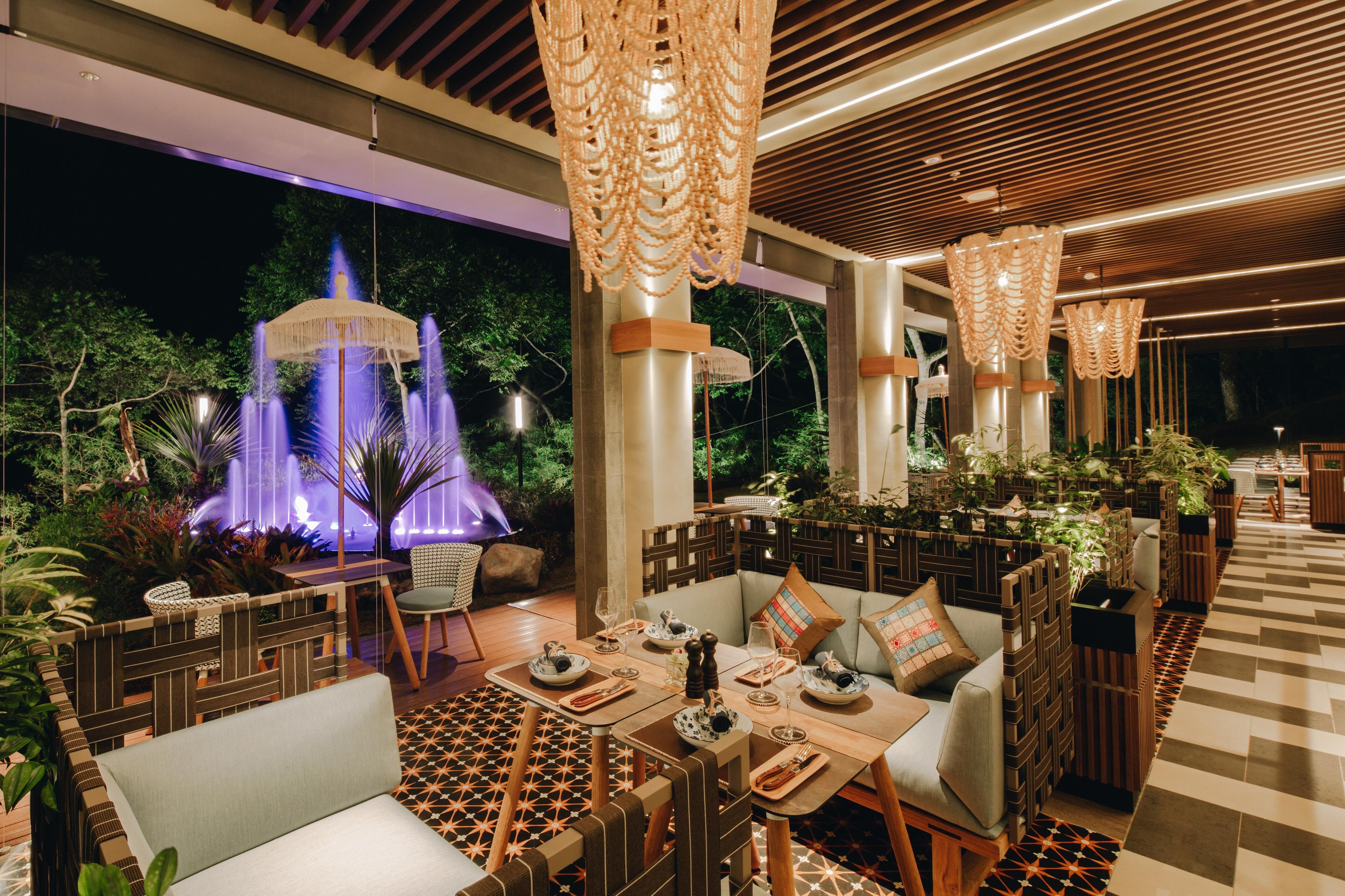 The Botanica Sanctuary Hotell Puncak Exteriör bild The restaurant at the hotel