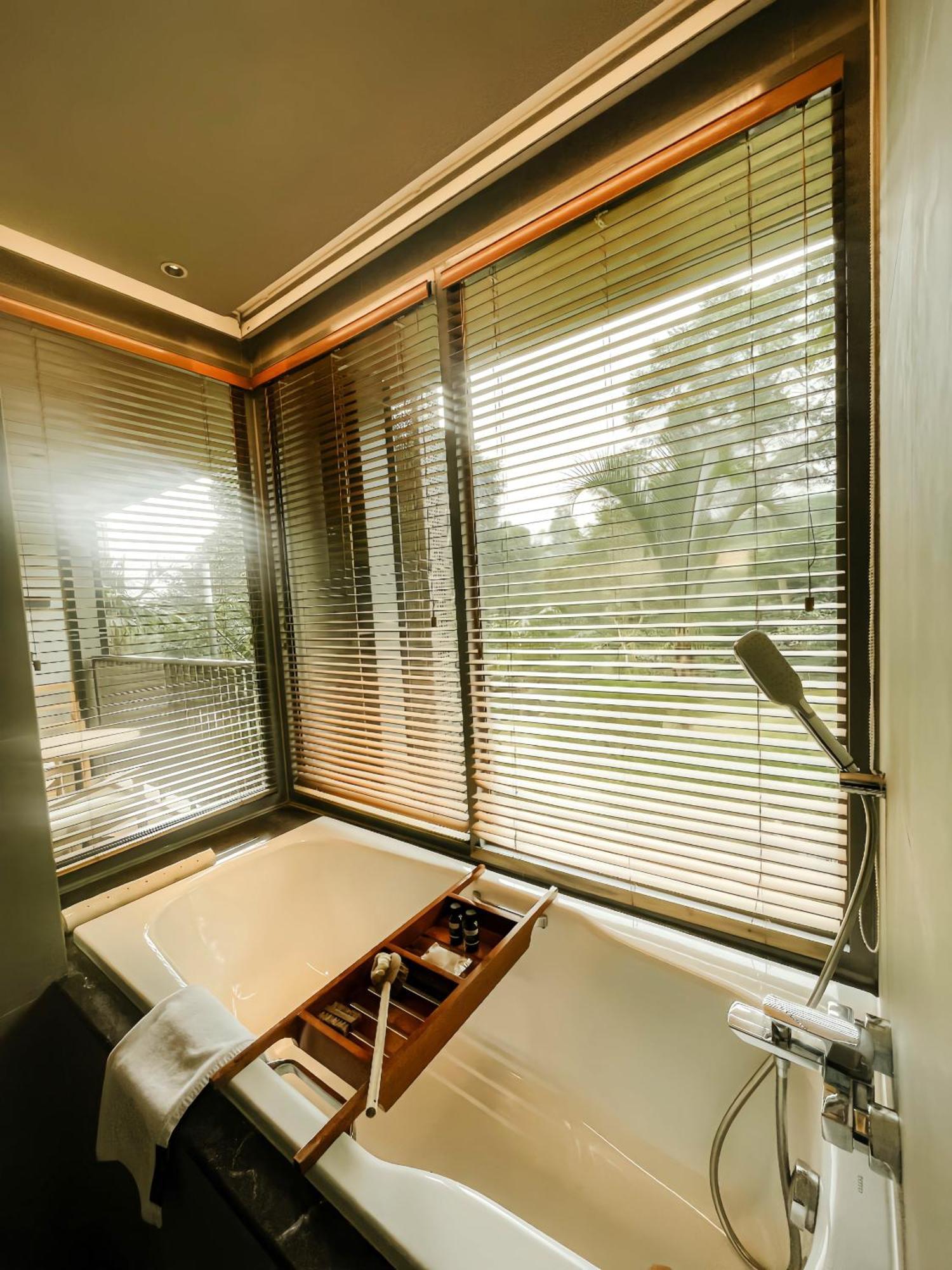 The Botanica Sanctuary Hotell Puncak Rum bild Venetian blinds