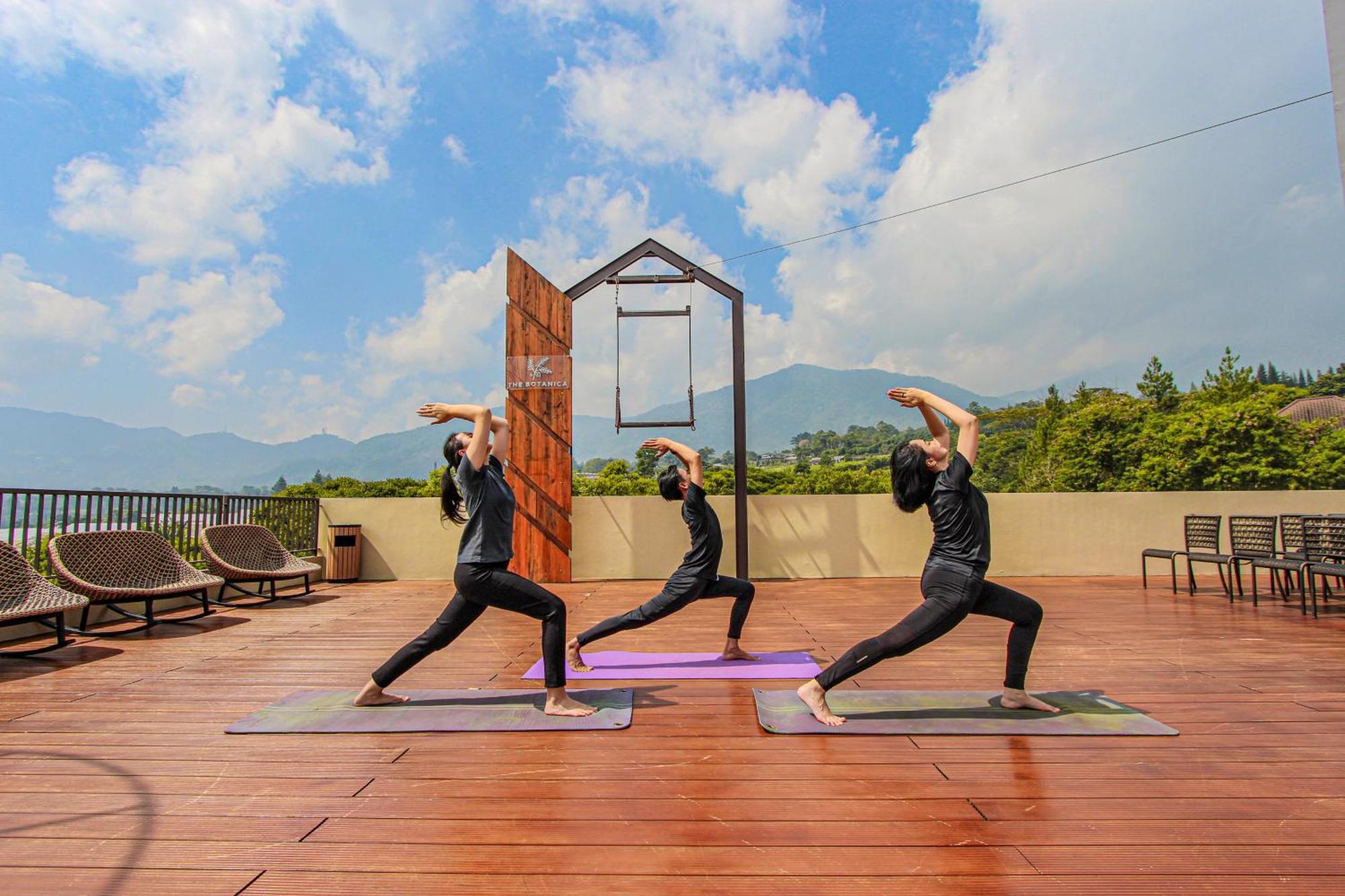The Botanica Sanctuary Hotell Puncak Exteriör bild The Yoga Deck